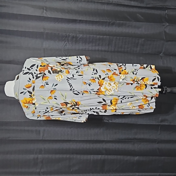 Button down floral 💯 rayon dress - Picture 6 of 6